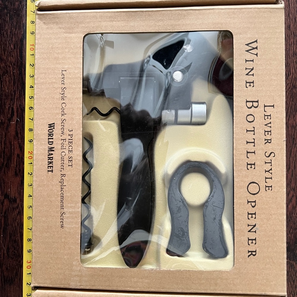🍷 Wine opener corkscew foil cutter NIB World Market black